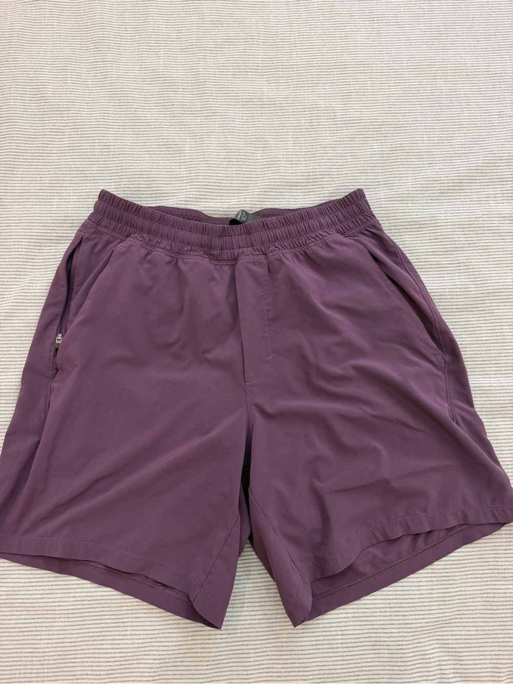 lululemon athletica Men's pacebreaker lined shorts- size medium. 7 inch inseam